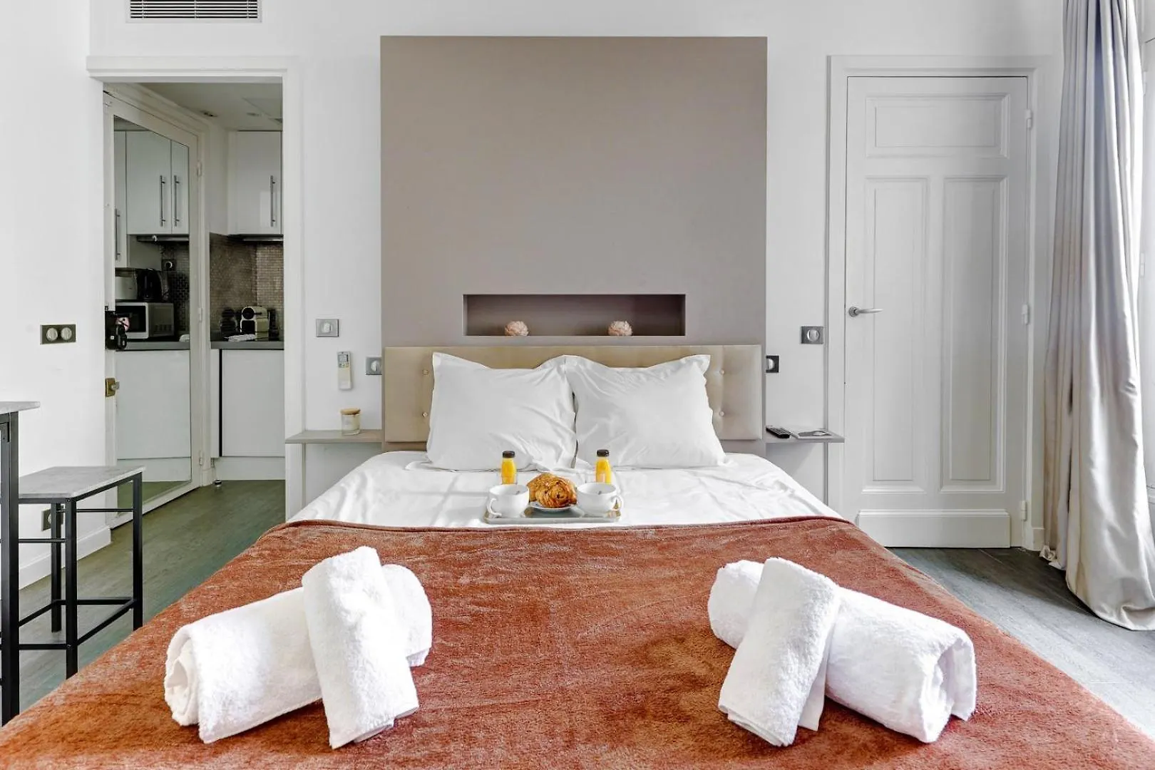 376 Crillon - Superbe A Apartament
